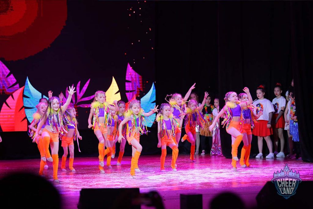 Лучшие моменты новогоднего концерта «ЧирЛэнд» по чирлидингу в Королёве