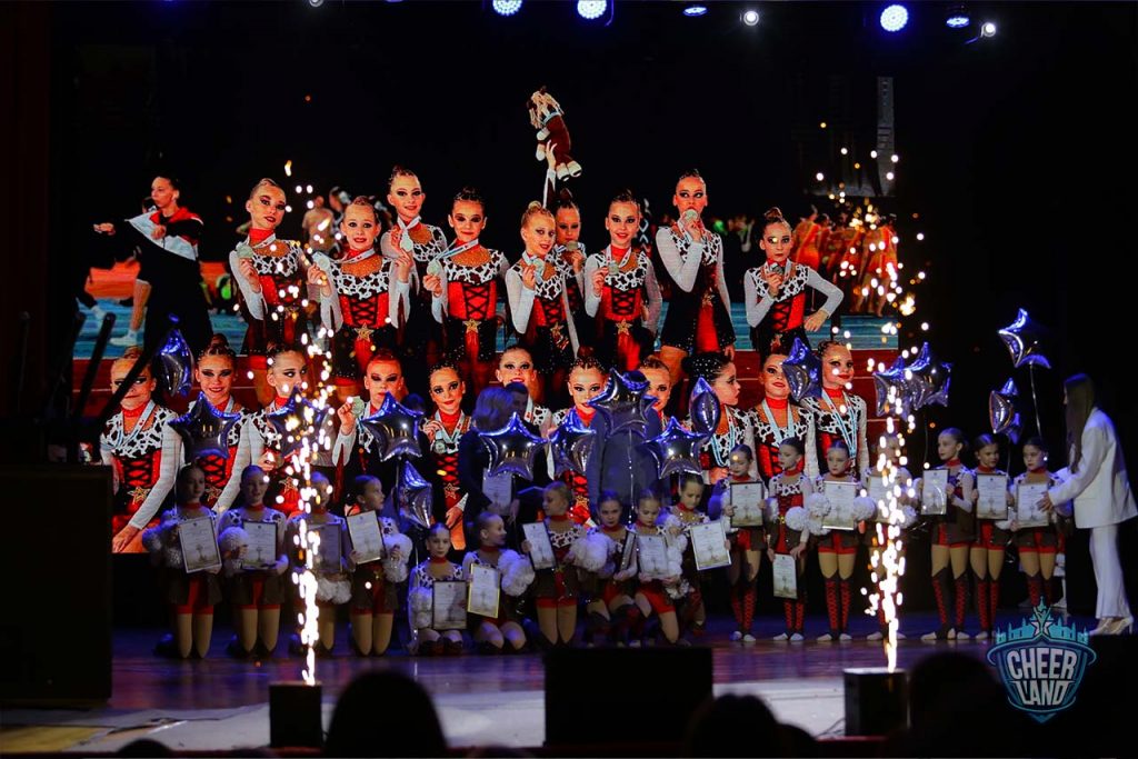 Праздник чирлидинга в Королёве: отчётный концерт клуба «ЧирЛэнд»