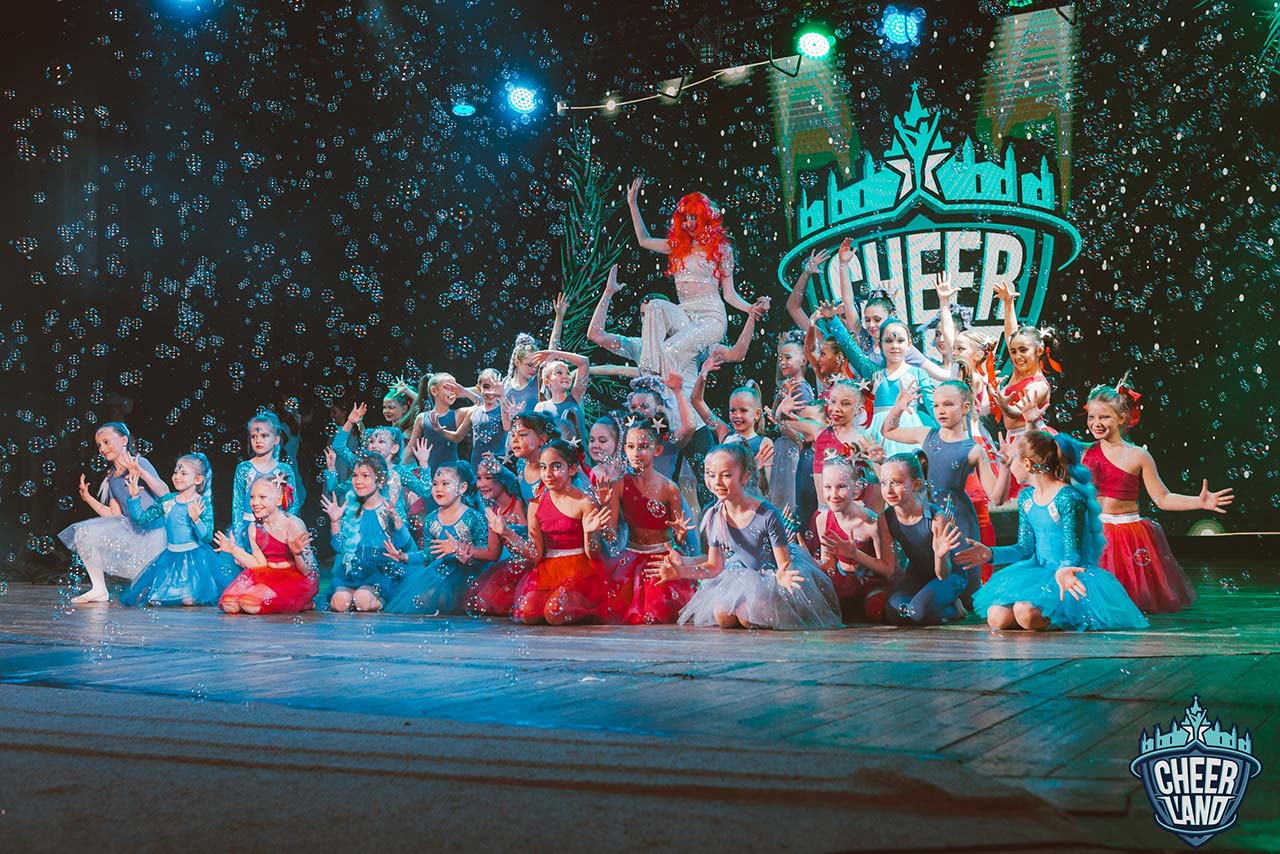 Новогодний концерт в Королёве 14 декабря: ЧирЛэнд "Голубой огонек"